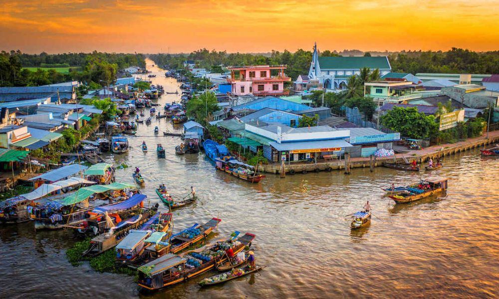 Long Xuyên Floating Market (An Giang)